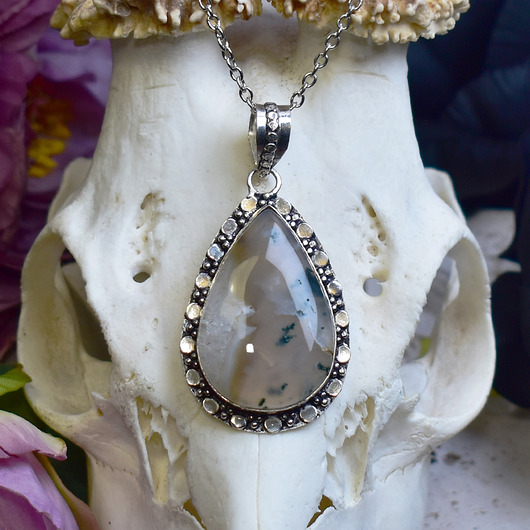 Miedziany posrebrzany wisiorek z agatem mszystym