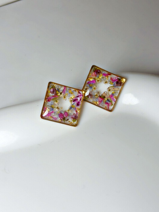 Kolczyki wkrętki z kwiatami Kolekcja Zaczarowany Ogród