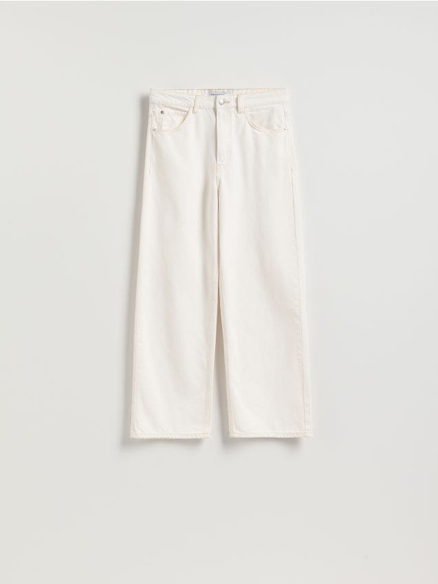 Reserved - Jeansy wide leg z krótszą nogawką - biały
