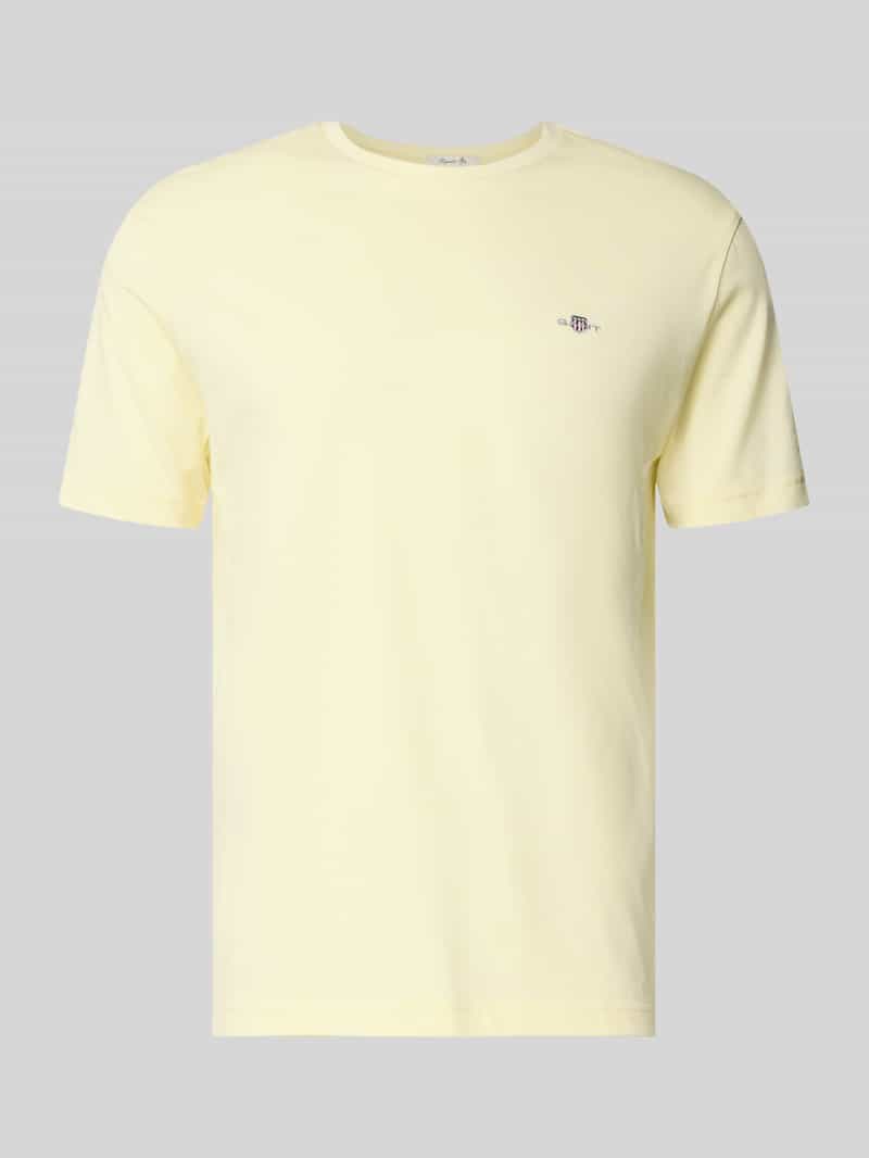 T-shirt o kroju regular fit z wyhaftowanym logo