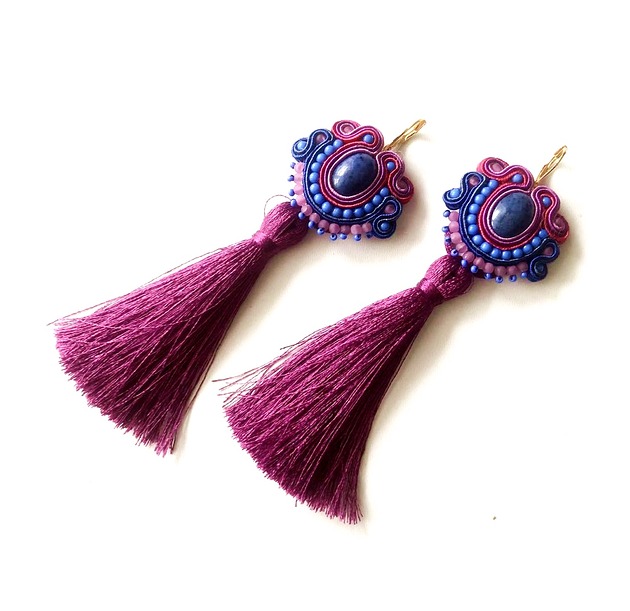 Sutaszowe kolczyki VAUCLUSE z chwostami