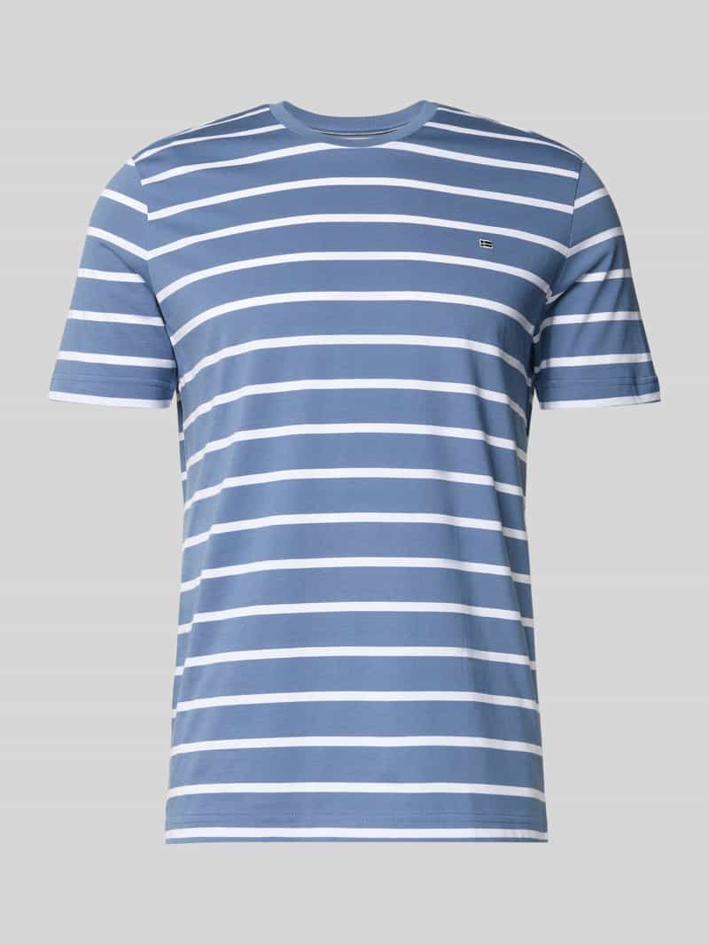 T-shirt o kroju regular fit z wyhaftowanym logo