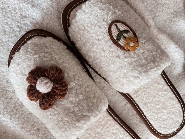 Kapcie kwiaty Dzień Babci