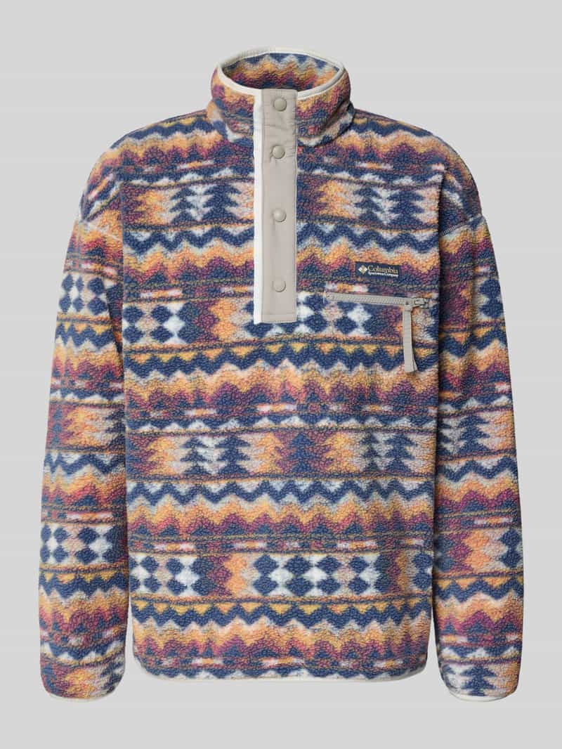 Sweter o kroju regular fit z naszywką z logo