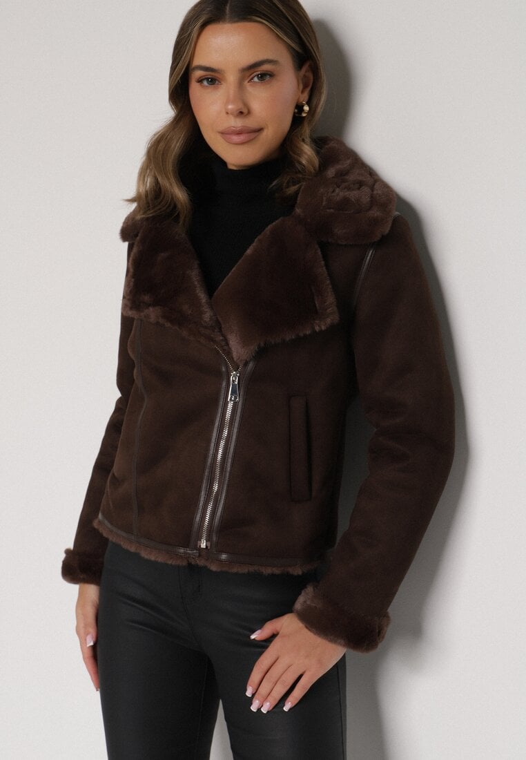 Brązowa Kurtka Biker z Imitacji Zamszu z Futrzanymi Mankietami i Kołnierzem Awedine