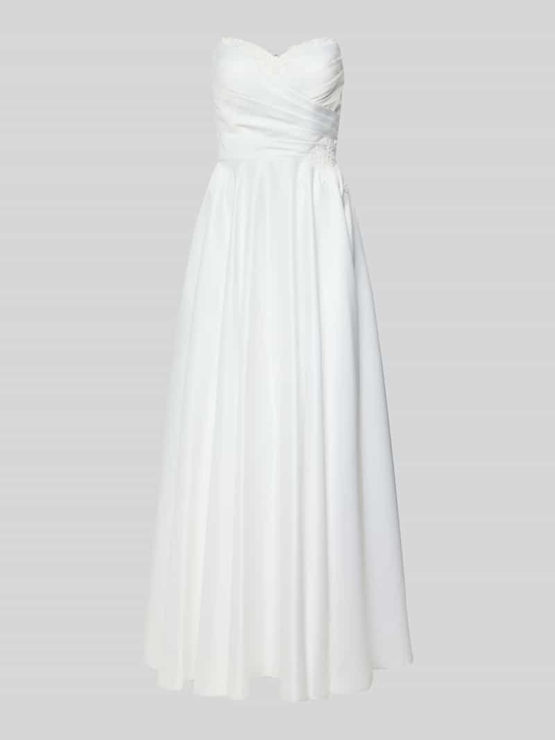 Suknia ślubna z dekoltem w kształcie serca