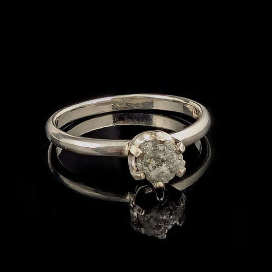 Pierścionek subtelle- diament