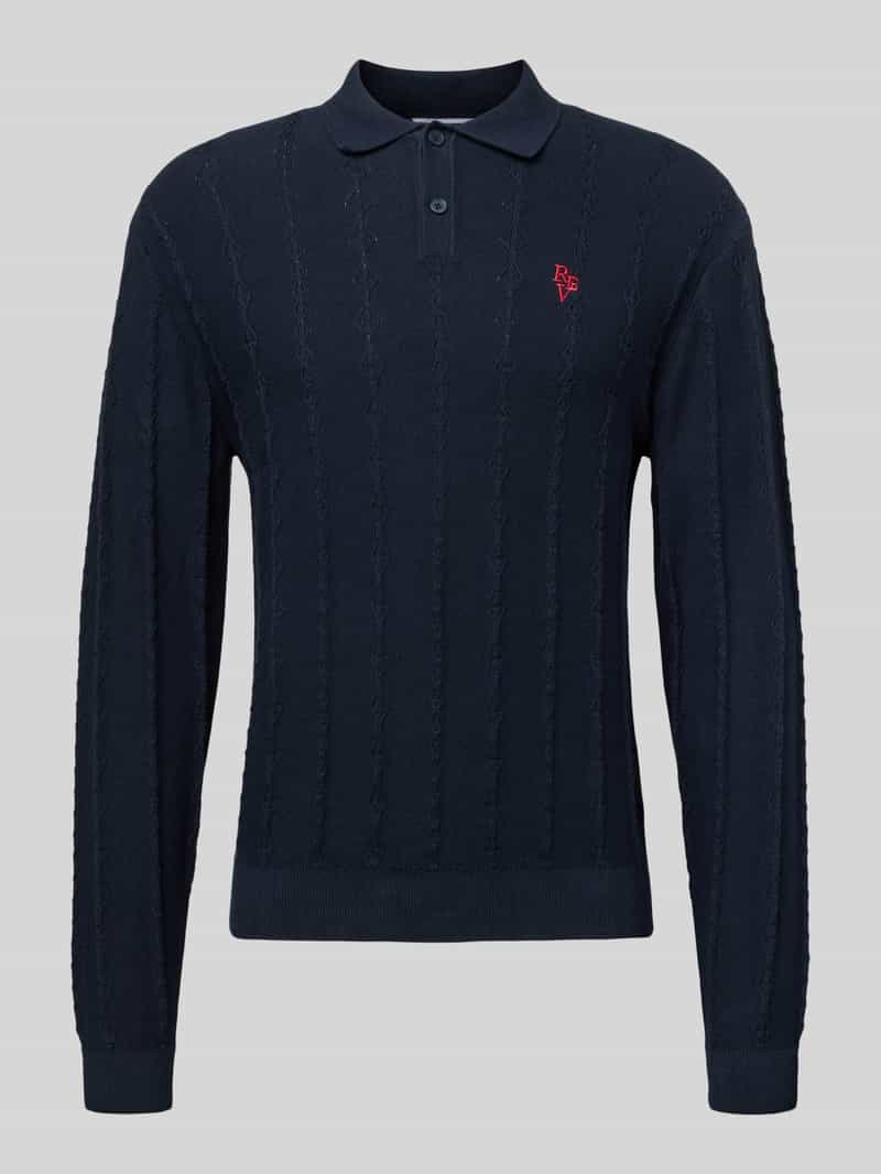 Sweter z dzianiny z fakturowanym wzorem i kołnierzykiem polo