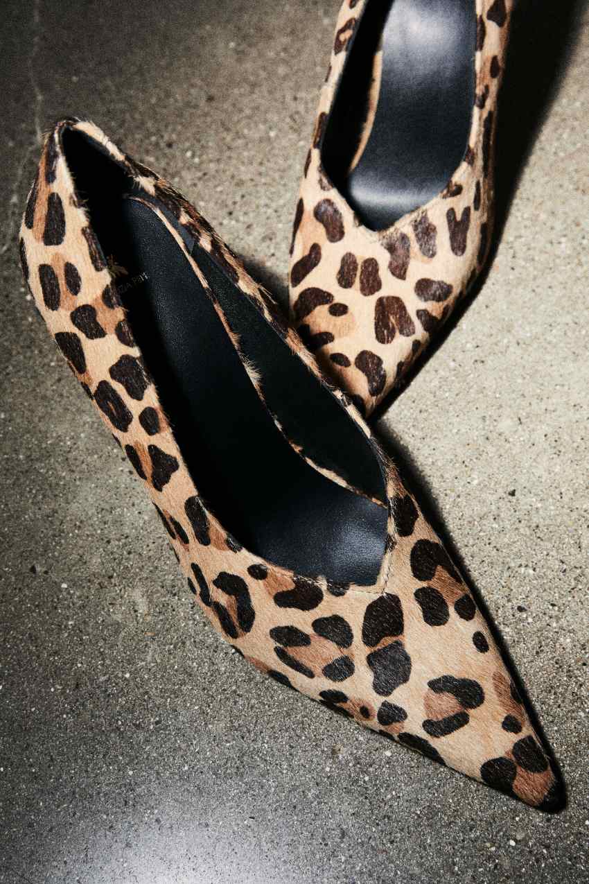 Skórzane szpilki w panterkę