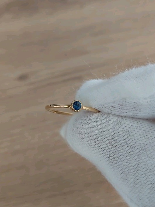 Pierścionek Złoty pieścionek z szafirem