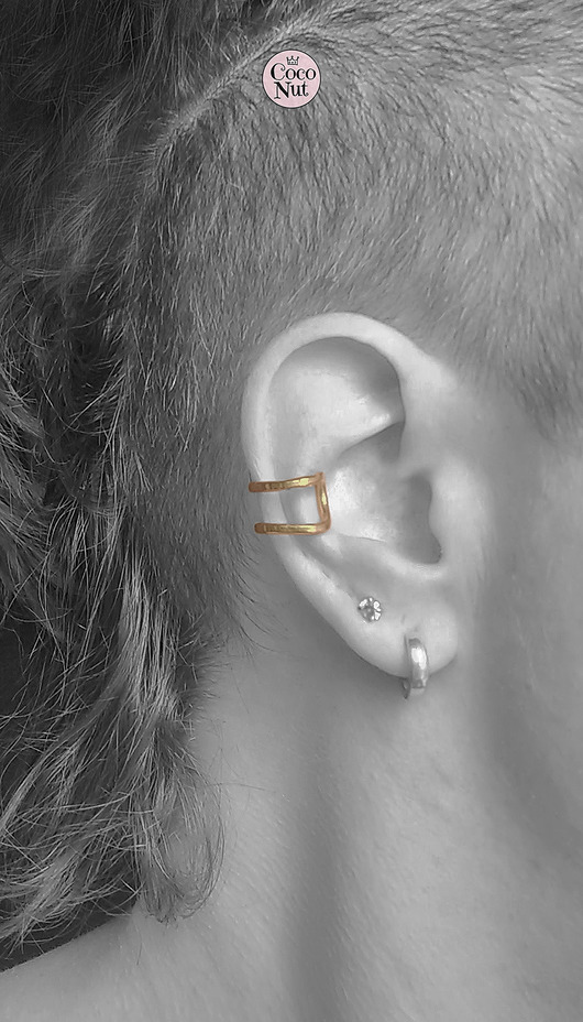 Nausznica DUBL złocona na środek ucha