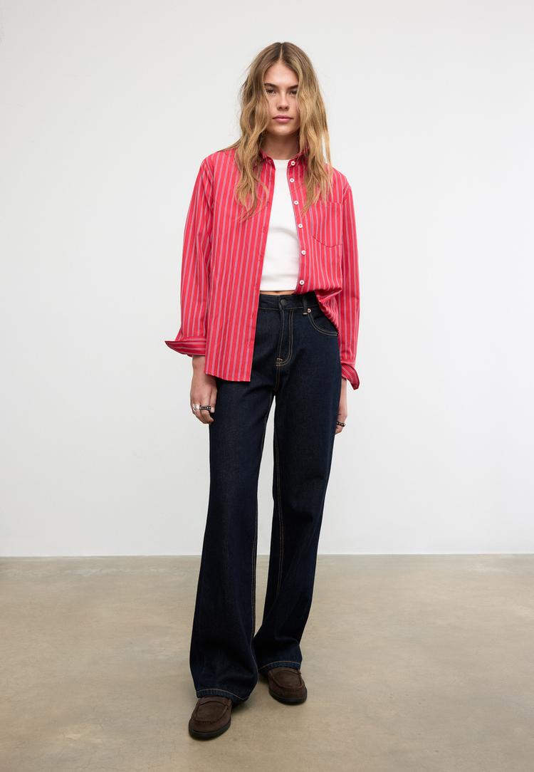 Stradivarius Podstawowa koszula w paski z popeliny z kieszenią Czerwony XS