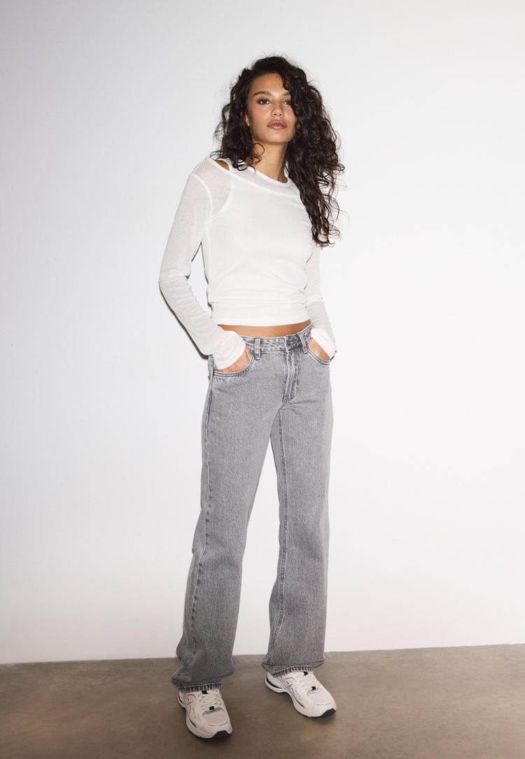 Stradivarius JEANSY O PROSTYM KROJU Z NISKIM STANEM PERŁOWOSZARY DENIM 36