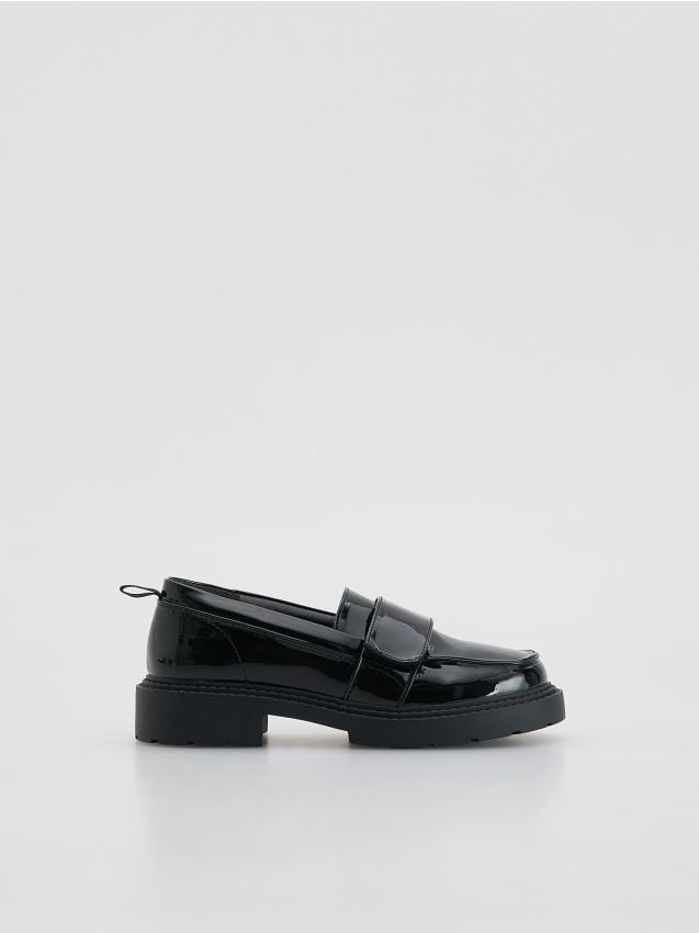 Reserved - Lakierowane loafersy - czarny