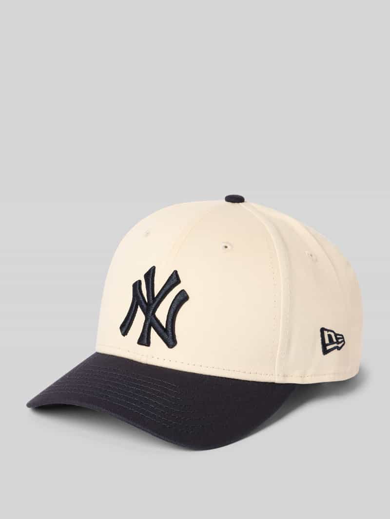 Czapka z daszkiem i haftami model ‘9FORTY® MCROWN’