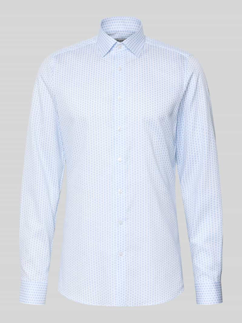 Koszula biznesowa o kroju body fit z kołnierzykiem typu kent