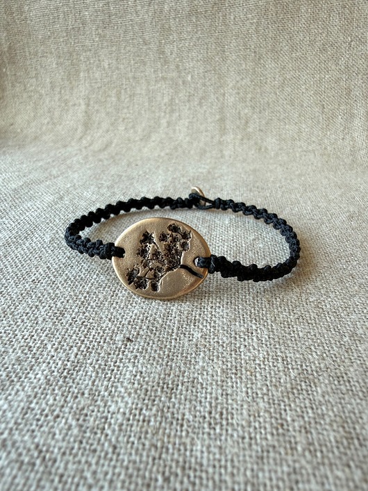 Bransoletka sznurkowa z detalem z brązu