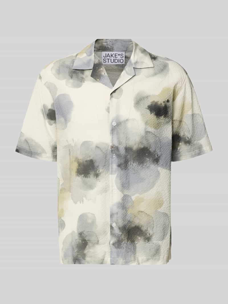 Koszula casualowa o kroju regular fit z kwiatowym nadrukiem na całej powierzchni