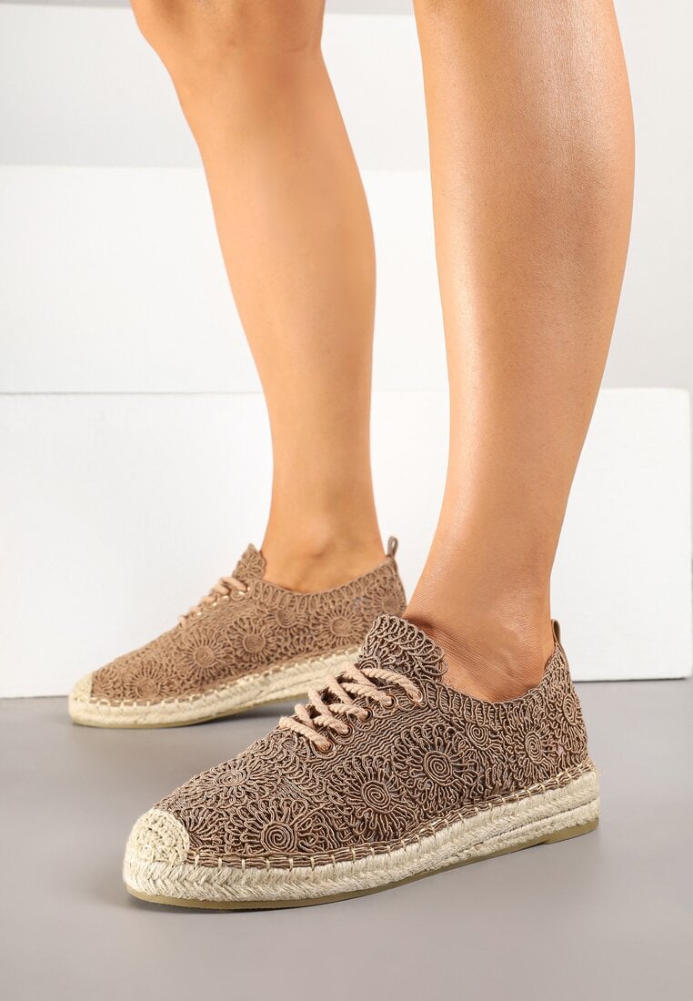 Ciemnobeżowe Tenisówki Ozdobione Plecionką i Ażurowym Wzorem Mevienne