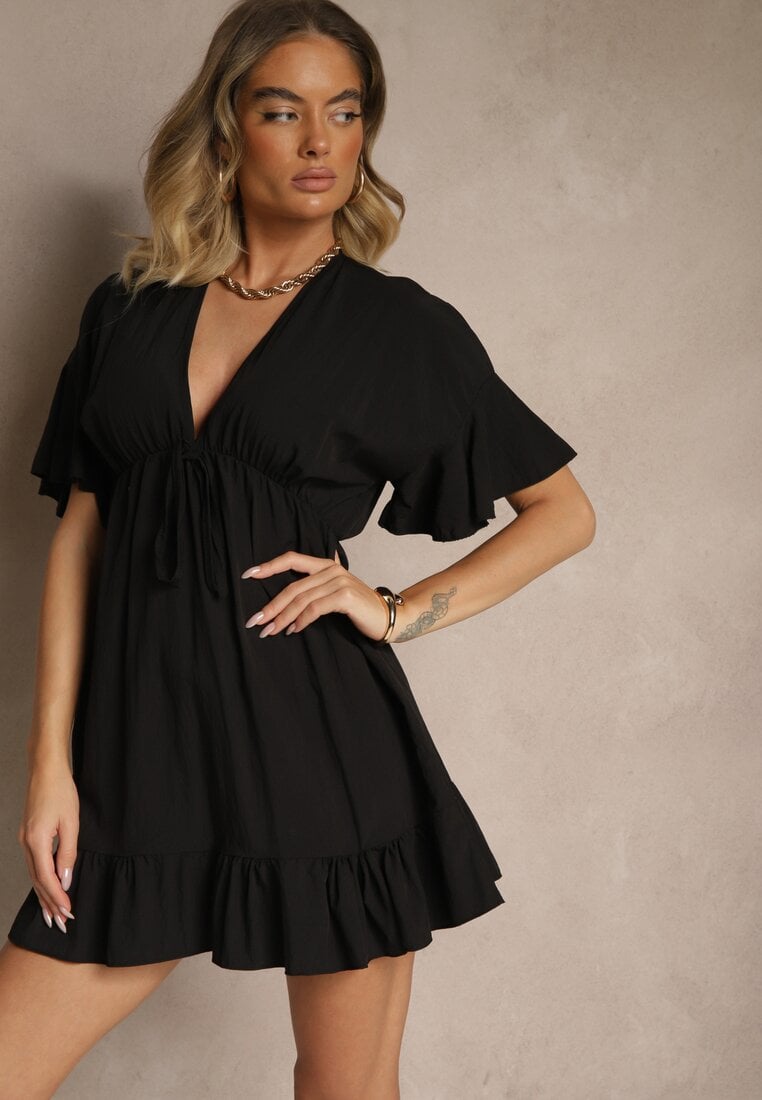 Czarna Rozkloszowana Sukienka z Wiskozą z Rękawami Typu Nietoperz i Falbanką Nellimi