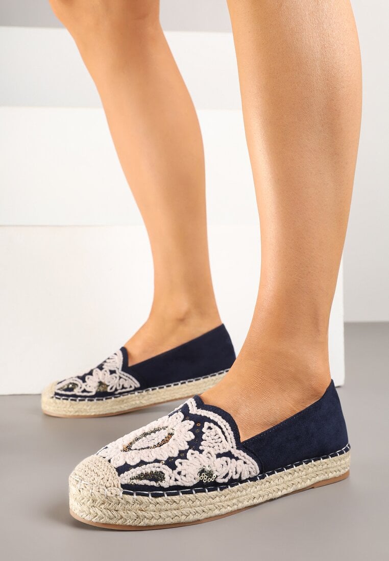 Granatowe Espadryle Ozdobione Haftem i Cekinami na Podeszwie z Plecionki Merindoria
