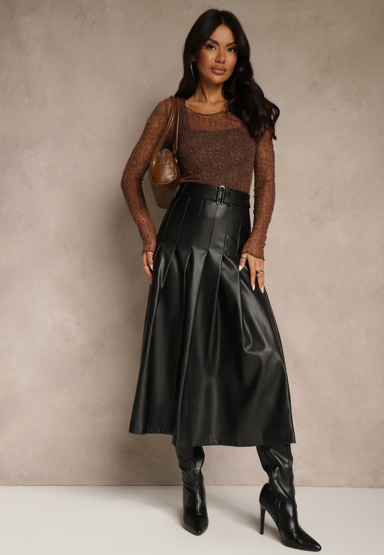 Czarna Plisowana Spódnica z Imitacji Skóry o Rozkloszowanym Kroju Tusdera