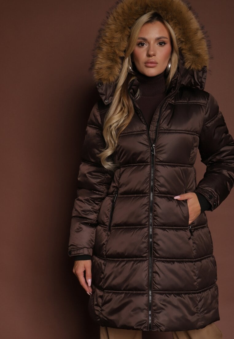 Ciemnobrązowa Pikowana Kurtka o Długim Fasonie z Odpinanym Kapturem z Futerkiem Fenalda
