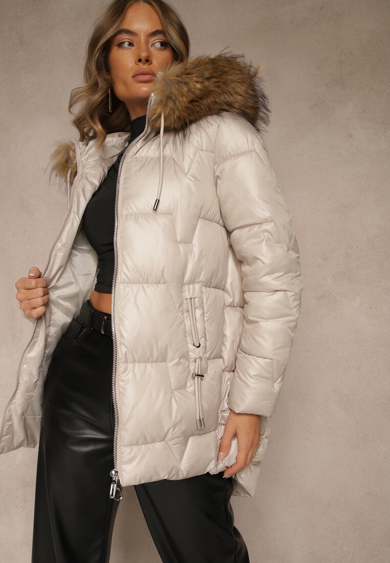 Beżowa Kurtka z Pikowanymi Przeszyciami i Kapturem z Odpinanym Futrem Galenea