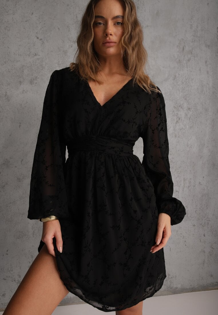 Czarna Siateczkowa Sukienka o Rozkloszowanym Kroju w Kwiaty Vidsella