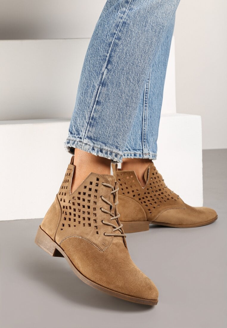 Ciemnobeżowe Sznurowane Botki Vices ze Skórzaną Wkładką i Ażurową Cholewką za Kostkę i Wycięciem Tlixa