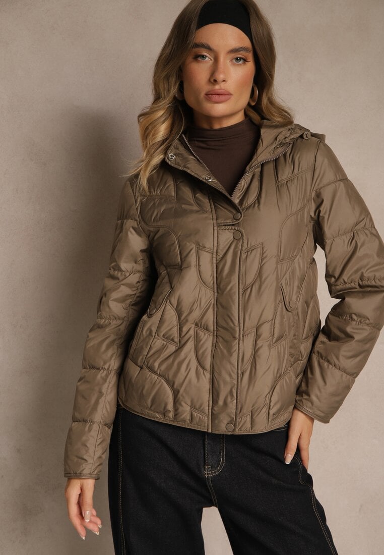 Brązowa Kurtka Przejściowa z Kapturem w Oryginalne Pikowane Przeszycia Arivitta