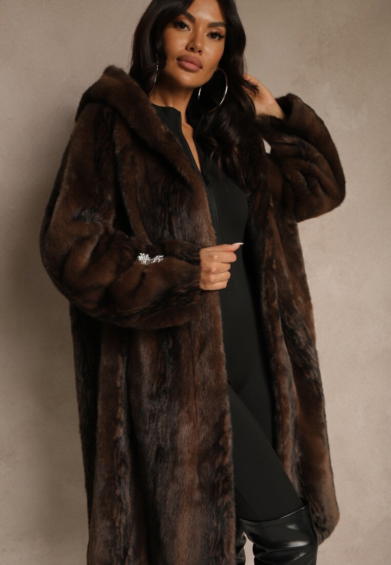 Brązowy Długi Płaszcz Futerko z Kapturem Zdobiony Eleganckimi Guzikami Esavia