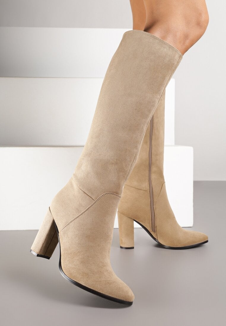 Ciemnobeżowe Kozaki na Słupku Hrarpi