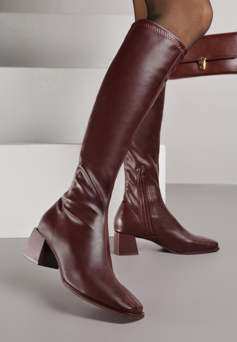 Bordowe Kozaki na Geometrycznym Słupku z Kwadratowym Noskiem Brikalona