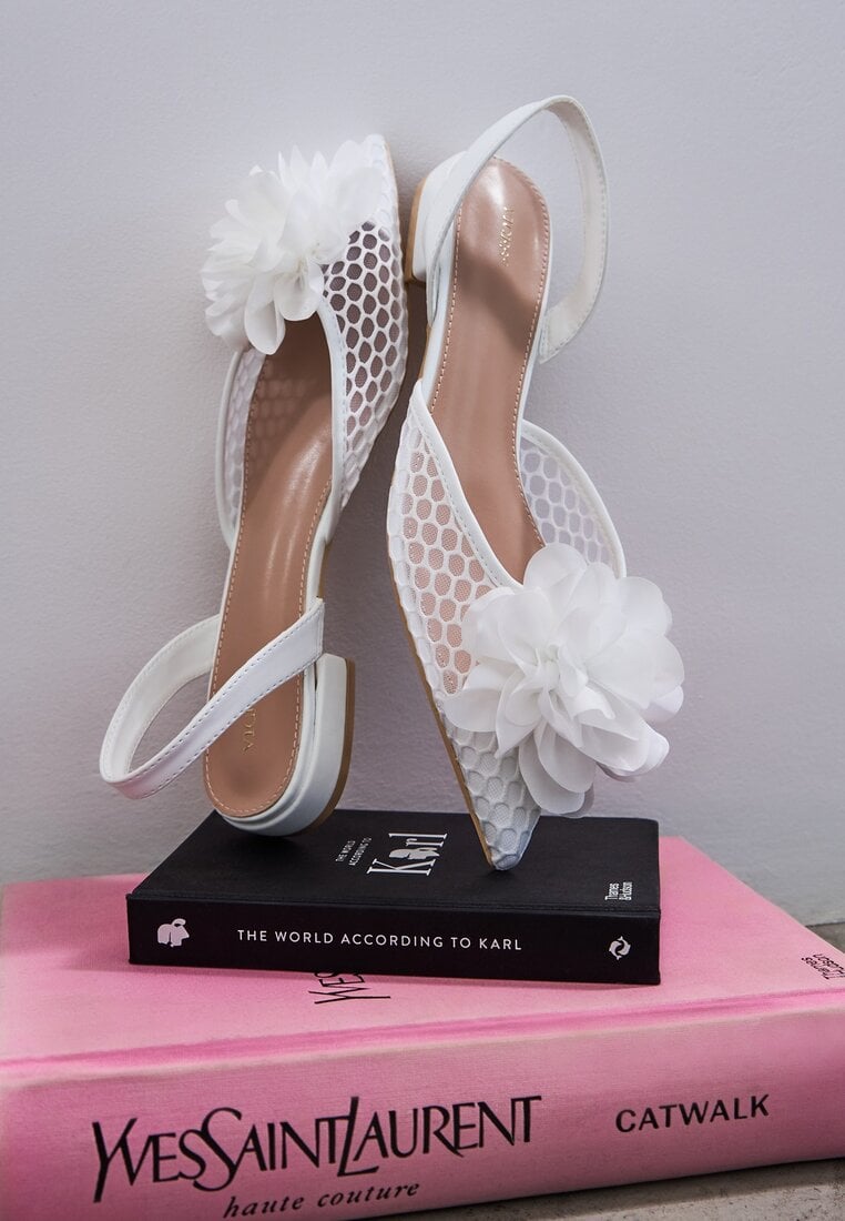 Białe Sandały Vices Slingback z Siateczkową Cholewką Ozdobione Kwiatem 3D Lilivora