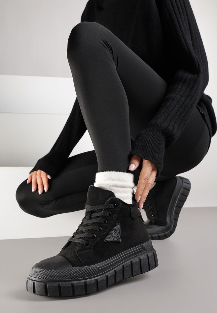 Czarne Botki Vices Typu Trapery na Platformie z Tłoczeniem i Aplikacją Gioselda