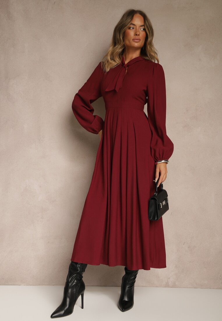 Bordowa Sukienka Plisowana z Wiskozy Ozdobiona Wiązaniem Farrive