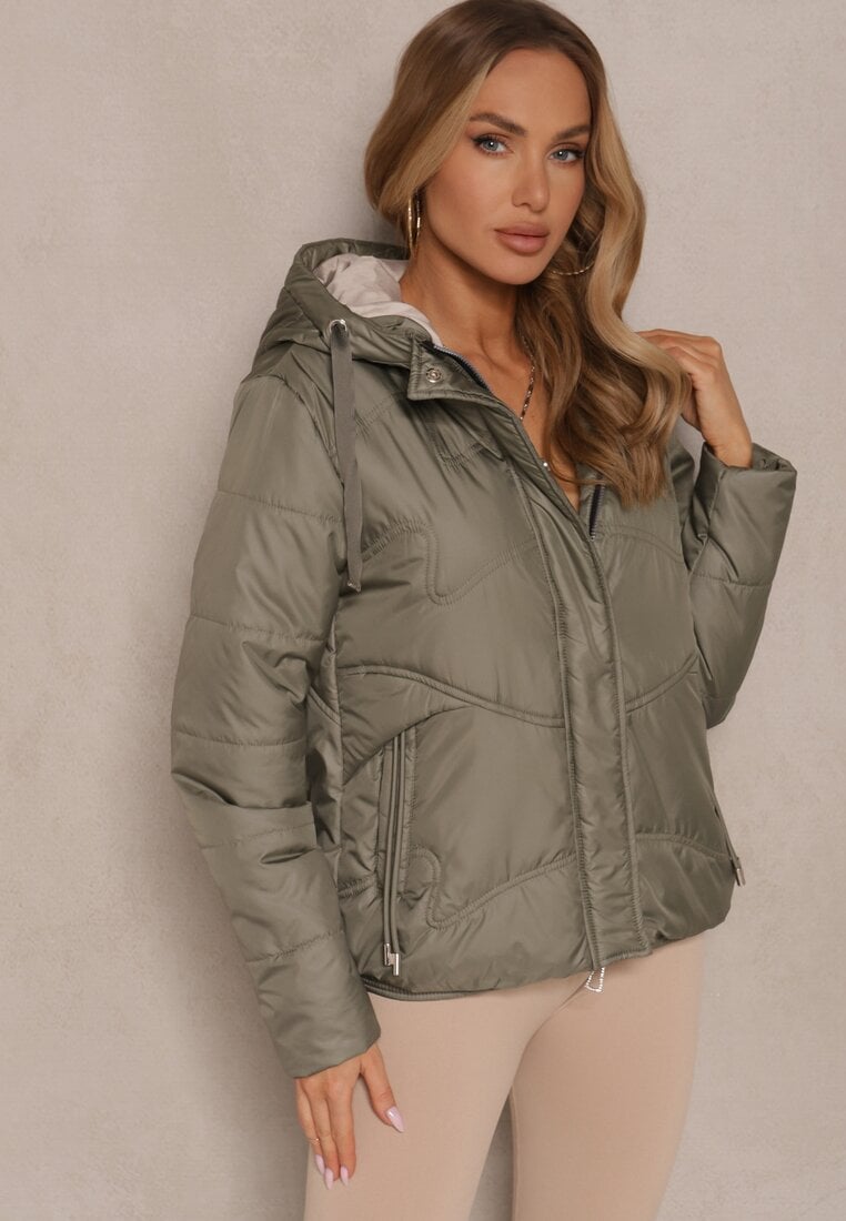 Zielona Kurtka z Pikowanymi Przeszyciami i Kapturem Zdobiona Sznurkami Evivienne