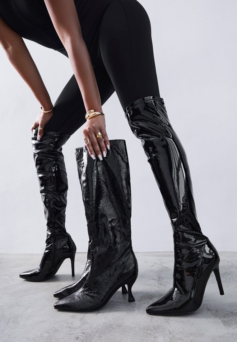 Czarne Lakierowane Kozaki Vices na Szpilce z Marszczoną Cholewką Calavelie