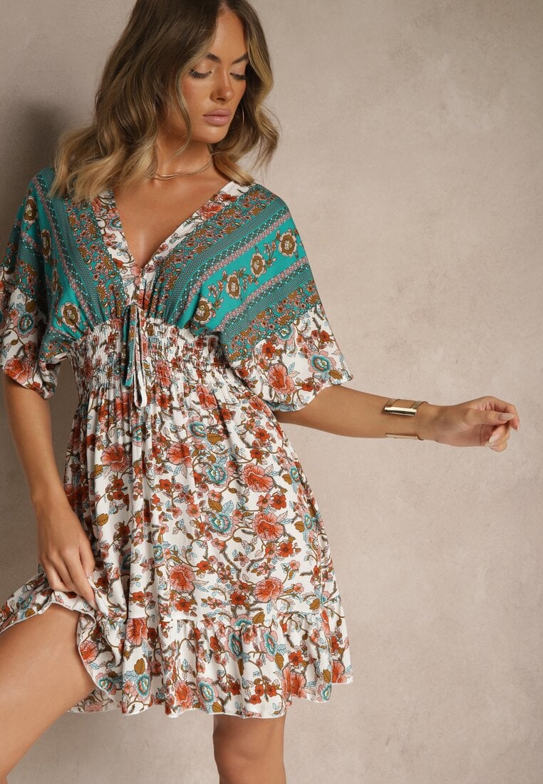 Zielona Sukienka z Wiskozy w Kwiaty Zdobiona Wiązaniem na Plecach Latorea