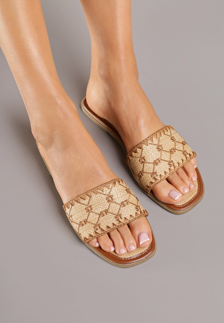 Brązowe Klapki Ozdobione Geometrycznym Motywem Zerella