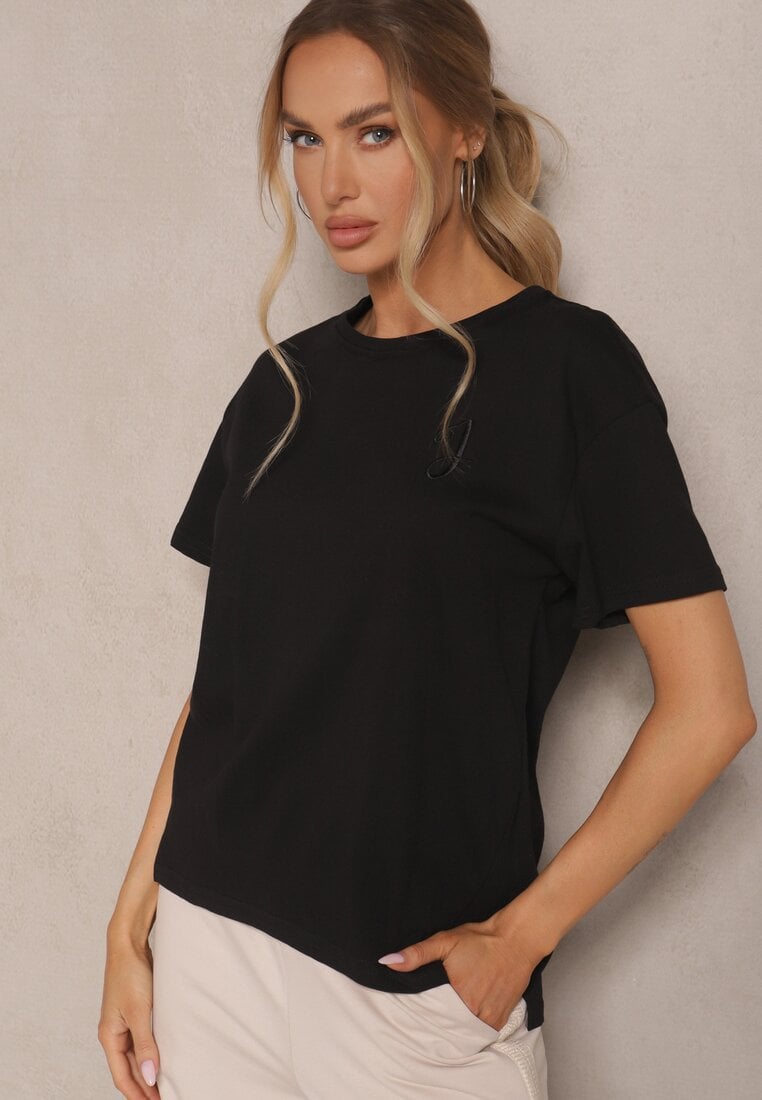 Czarny T-shirt z Dłuższym Tyłem Zdobiony Haftem Ninilla