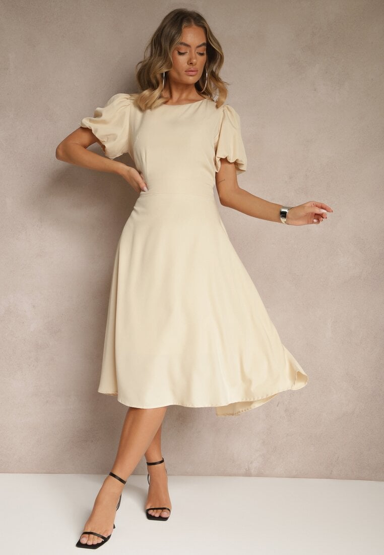 Beżowa Rozkloszowana Sukienka Vices Ozdobiona Odpinanym Kwiatem 3D Koleira