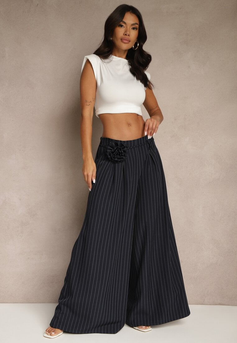 Granatowe Spodnie Palazzo High Waist Ozdobione Broszką Kwiatem Folassea