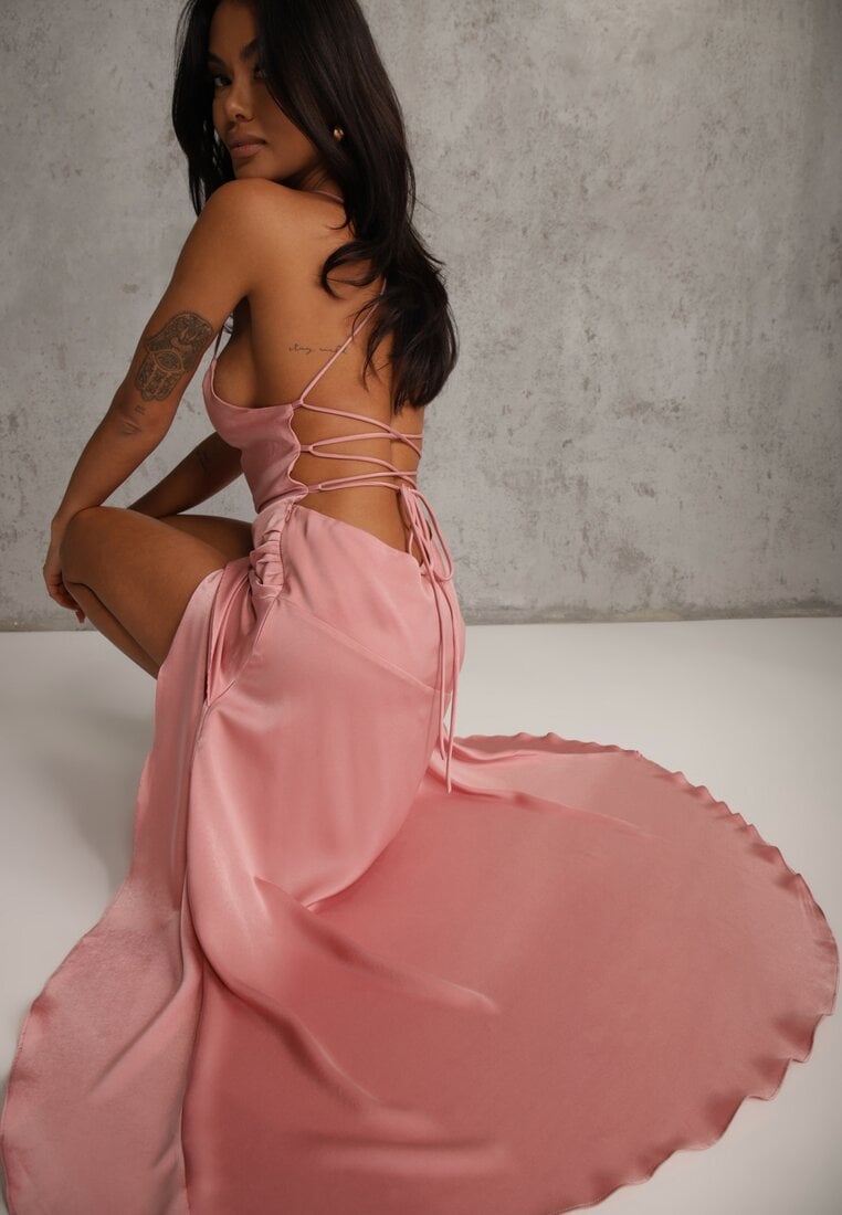 Różowa Sukienka Vices o Rozkloszowanym Kroju z Odkrytymi Plecami i Gorsetowym Wiązaniem Natiere