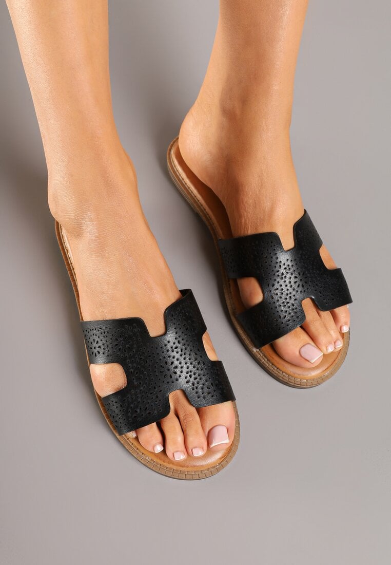 Czarne Eleganckie Klapki z Ozdobną Perforacją Tillivella