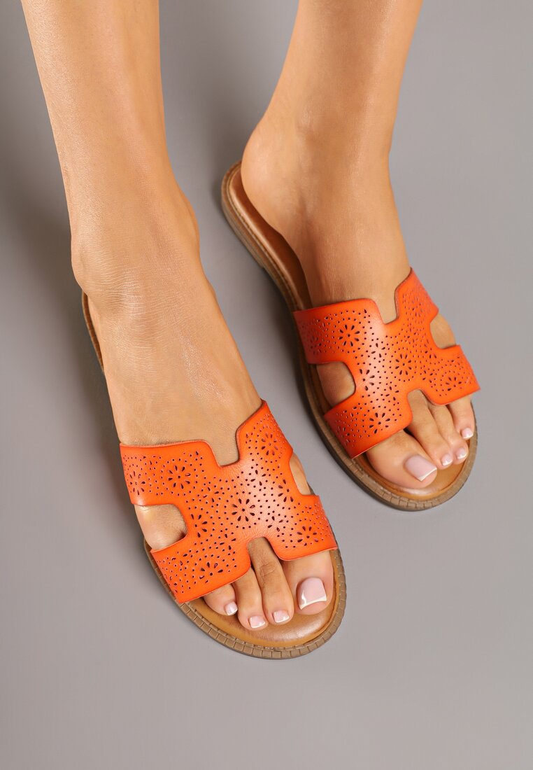 Pomarańczowe Eleganckie Klapki z Ozdobną Perforacją Tillivella