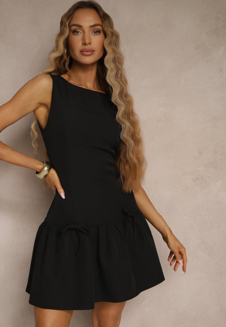 Czarna Sukienka Vices Drop Waist Bez Rękawów z Kokardkami i Falbanką Follena