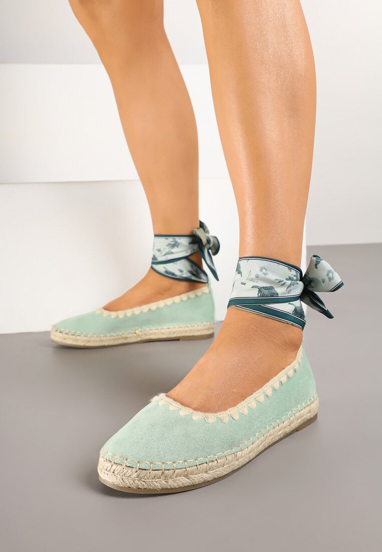 Jasnozielone Espadryle ze Wzorzystym Wiązaniem Przy Kostce Zdobione Plecionką Lortevia