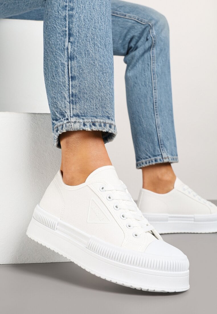 Białe Trampki na Podwójnej Podeszwie z Ozdobnym Znaczkiem na Cholewce Alivrelia